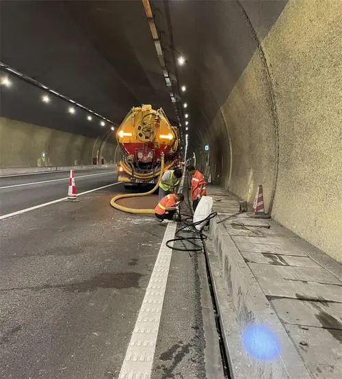 怀远隧道排水渠清淤